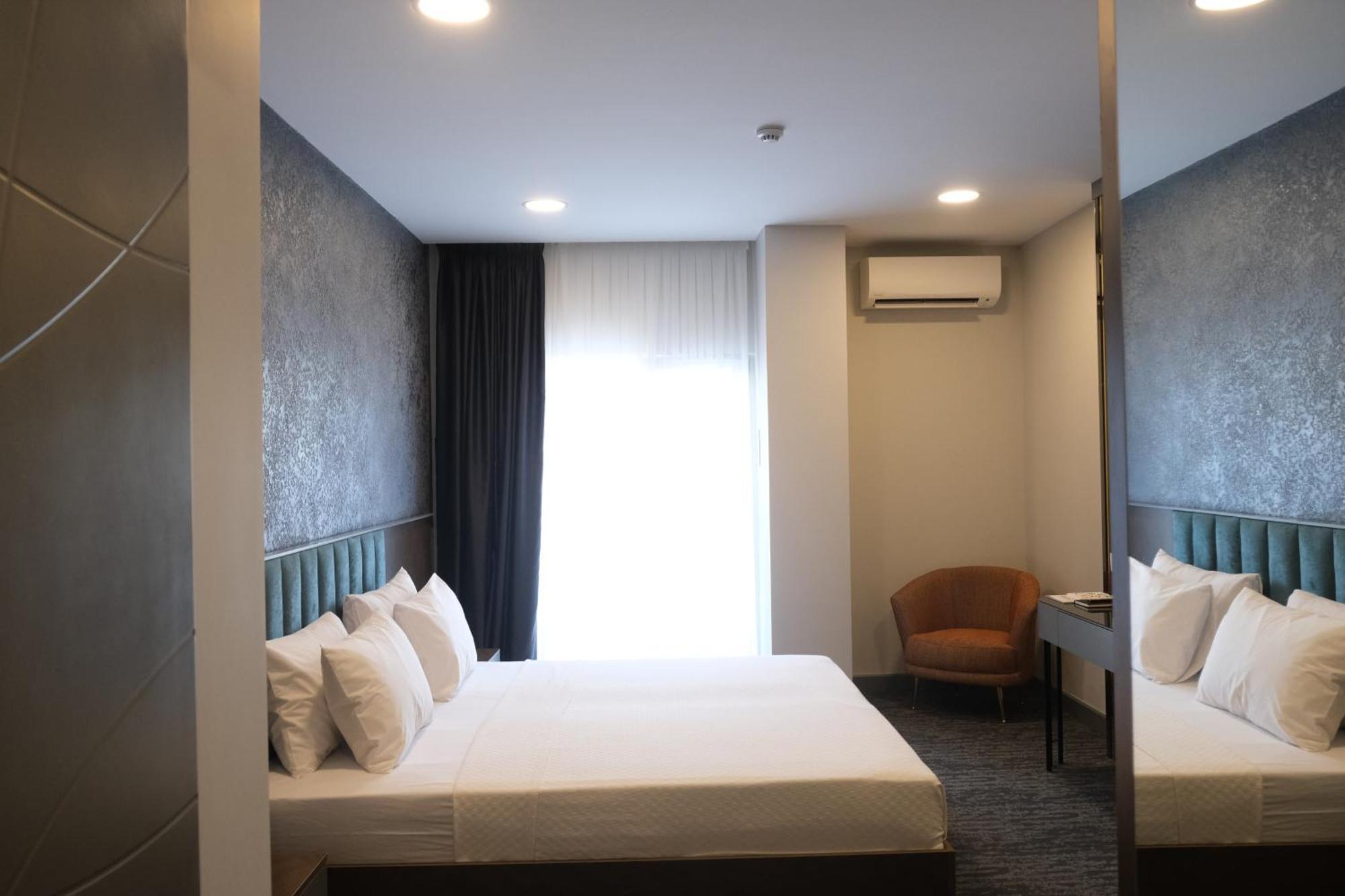 Hotel Four Reels Serdivan Habitación foto